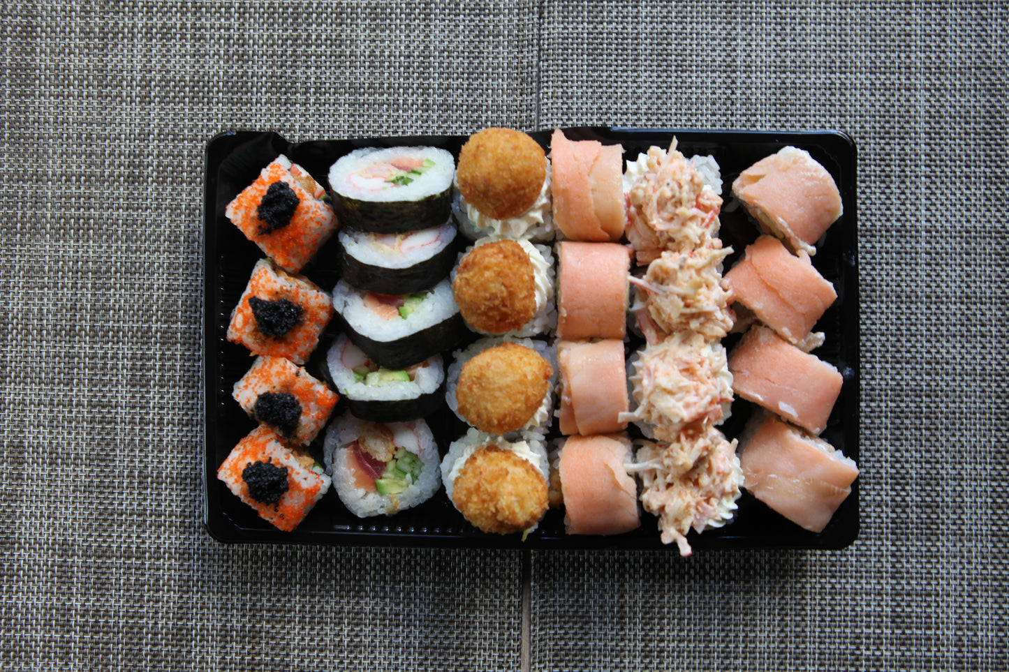 44 pcs sushi combo